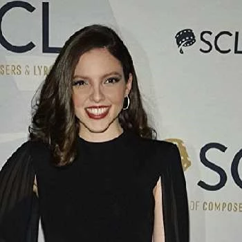 Esin Aydingoz - Family, Bio, Birthday, Family, Income & More