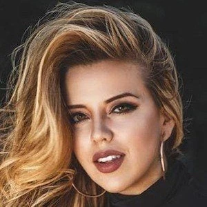 Elia Esparza - Family, Bio, Birthday, Family, Income & More