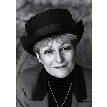 Esta Charkham - Height, Bio, Wiki, Family, Birthplace, Networth & More