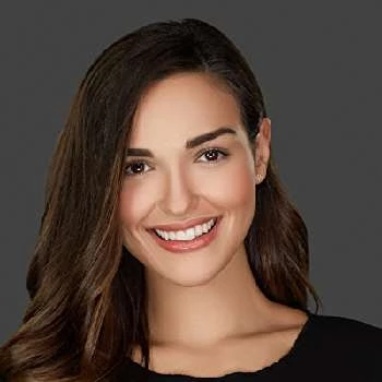 Estefany Oliveira - Age, Bio, Birthdate, Family, Networth & More