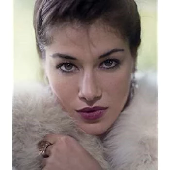 Fanny Escobar - Age, Bio, Birthdate, Family, Networth & More