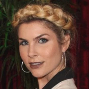 Julia Faria - Age, Bio, Career, Family, Wiki, Networth & More