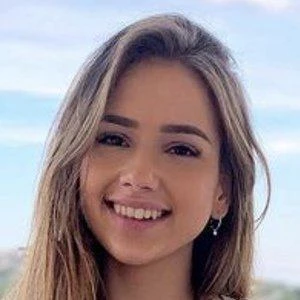 Isabela Fernandez Biography