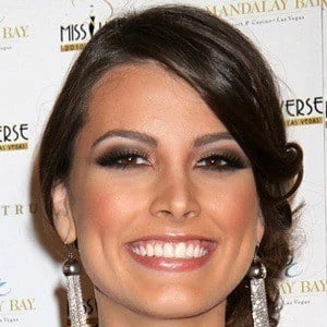 Stefanía Fernández - Family, Bio, Birthday, Family, Income & More