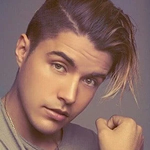 Dennis Fernando Biography