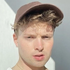 Cameron Field - Age, Height, Birthdate, Family, Wiki & More