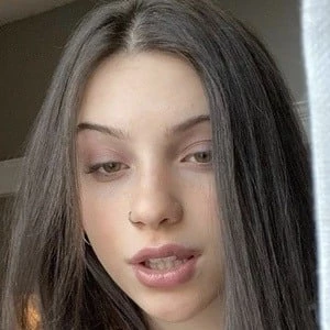 Hannah Field Biography