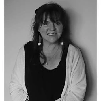 Fiona McKenzie - Age, Bio, Birthdate, Family, Networth & More