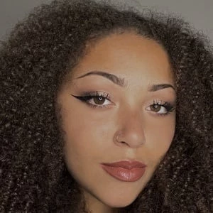 Telina Fitrion - Height, Bio, Wiki, Family, Birthplace, Networth & More