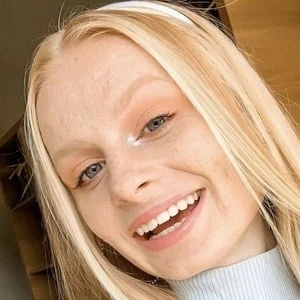 Mia Fizz - Family, Bio, Birthday, Family, Income & More