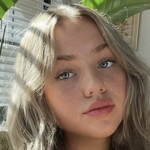 Emilee Flood Biography