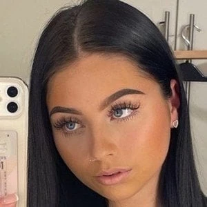 Floral Beauty - Networth, Bio, Wiki, Family, Birthday, Networth & More