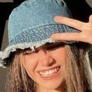 Alana Flores Biography
