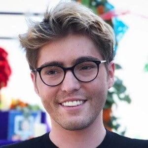 Travis Flores Biography