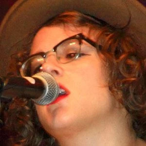 Sallie Ford - Family, Bio, Birthday, Family, Income & More