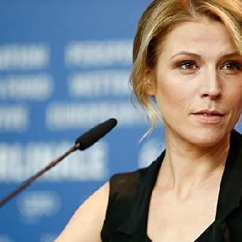 Franziska Weisz - Family, Bio, Birthday, Family, Income & More