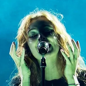 Froukje - Family, Bio, Birthday, Family, Income & More