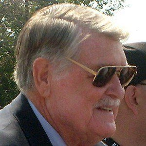 Hayden Fry Biography