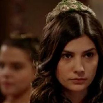 Gamze Dar - Age, Bio, Birthdate, Family, Networth & More