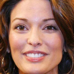 Alana De la Garza Biography