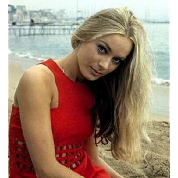 Geneviève Grad - Age, Height, Birthdate, Bio, Family, Networth & More