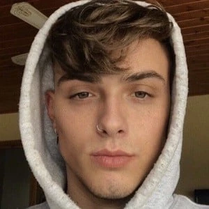 Mike Gibson - Date Of Birth, Bio, Birthdate, Parents, Networth & More