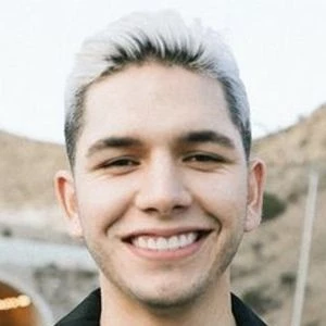 Aarón Gil - Height, Bio, Wiki, Family, Birthplace, Networth & More