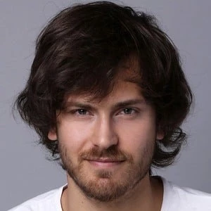 Andrés Gil Biography