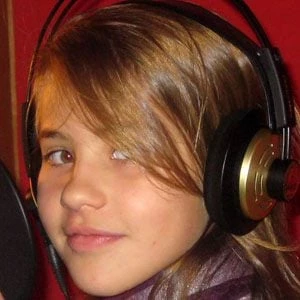 Lucía Gil - Height, Bio, Wiki, Family, Birthplace, Networth & More