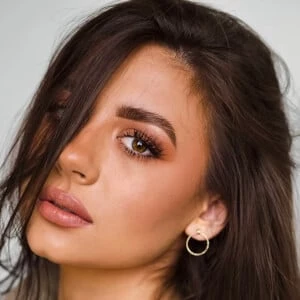 Gillian Grace Biography