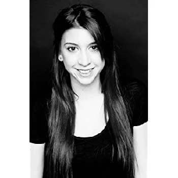 Gizem Özmen - Age, Height, Birthdate, Family, Wiki & More