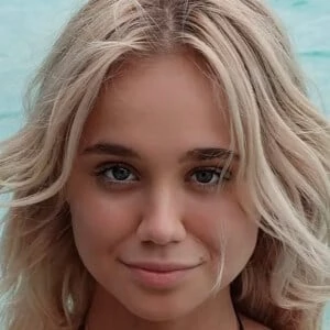 Alisa Goldfinch - Age, Wiki, Birthdate, Bio, Networth, Family & More