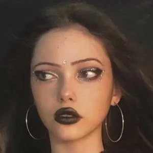 Valentina Goldzen - Family, Bio, Birthday, Family, Income & More