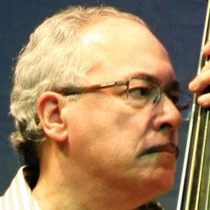 Eddie Gómez - Family, Bio, Birthday, Family, Income & More