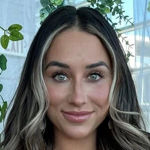 Chloe Gottschalk Biography