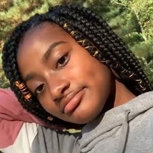 Ariel Gray - Family, Bio, Birthday, Family, Income & More