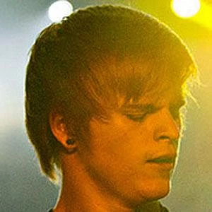 Elliott Gruenberg - Family, Bio, Birthday, Family, Income & More