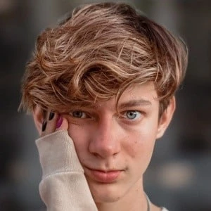 Alessandro Guzmán - Bio, Networth, Family, Age, Birthdate & More