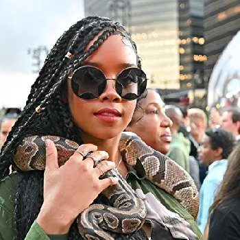 H.E.R. - Networth, Bio, Wiki, Family, Birthday, Networth & More