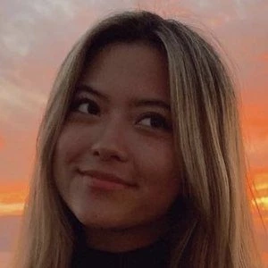 Elle Hahn - Networth, Bio, Birthdate, Age, Family & More