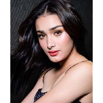 Hailey Mendes Biography