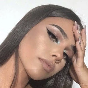 Leah Halton Biography