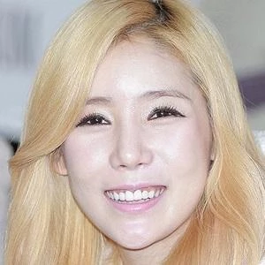 Hana - Birthdate, Age, Family, Bio, Networth & More