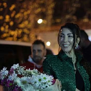 Hande Yener - Wiki, Bio, Birthdate, Networth, Family & More