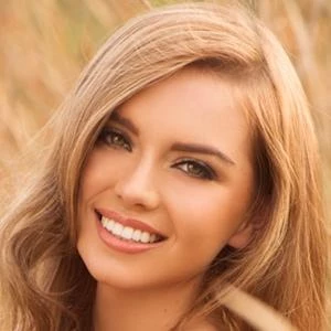 Lauren Hanley Biography