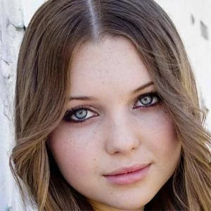 Sammi Hanratty Biography