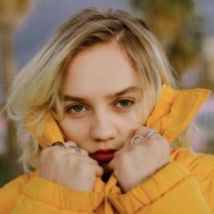 Carlie Hanson Biography