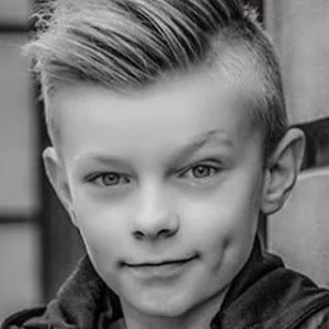 Theoz - Income, Birthday, Family, Bio, Networth & More