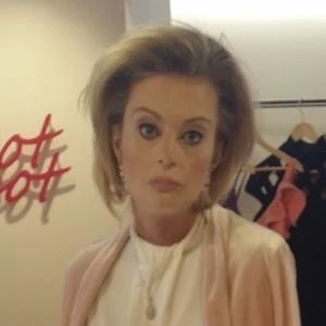 Lauren Harries Biography