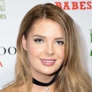 Sarah Harris - Family, Bio, Birthday, Family, Income & More